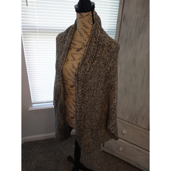 Active USA black & white multicolor wide sleeve small Cardigan - Picture 4 of 9